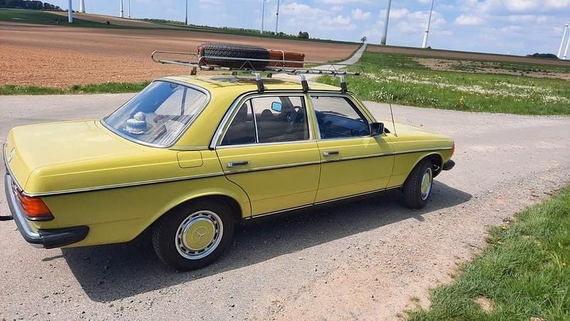 Gebraucht Mercedes 240 68 PS (50 kW) 1977 Gelb Limousine