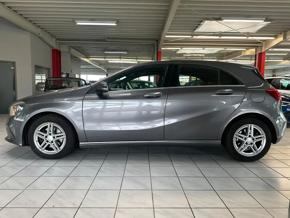 Gebraucht Mercedes A200 Urban 136 PS (100 kW) 2016 Grau Kleinwagen