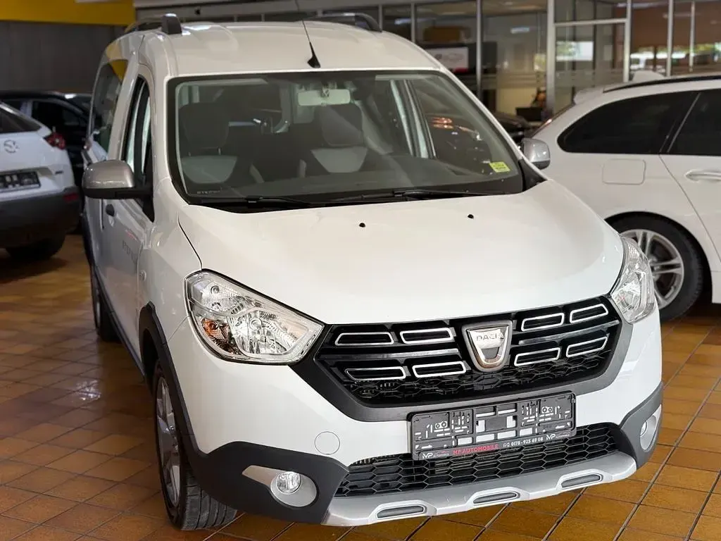 Gebraucht Dacia Dokker Stepway 131 PS (96 kW) 2020 Weiß Van / Kleinbus