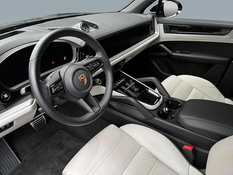 Gebraucht Porsche Cayenne 520 PS (382 kW) 2024 Chromitschwarzmetallic (metallic) SUV