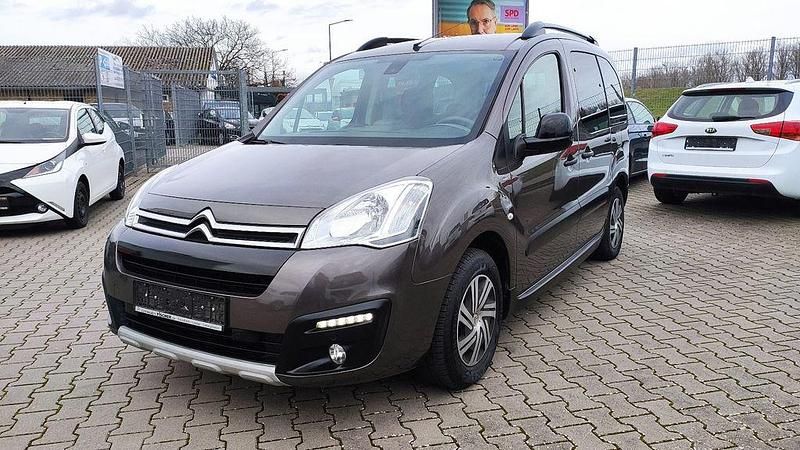 Gebraucht Citroën Berlingo XTR 120 PS (88 kW) 2016 Braun Van / Kleinbus