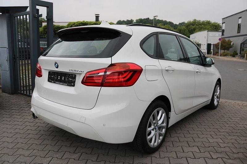 Gebraucht BMW 225 Active Tourer iPerformance 136 PS (100 kW) 2019 Weiß Van / Kleinbus