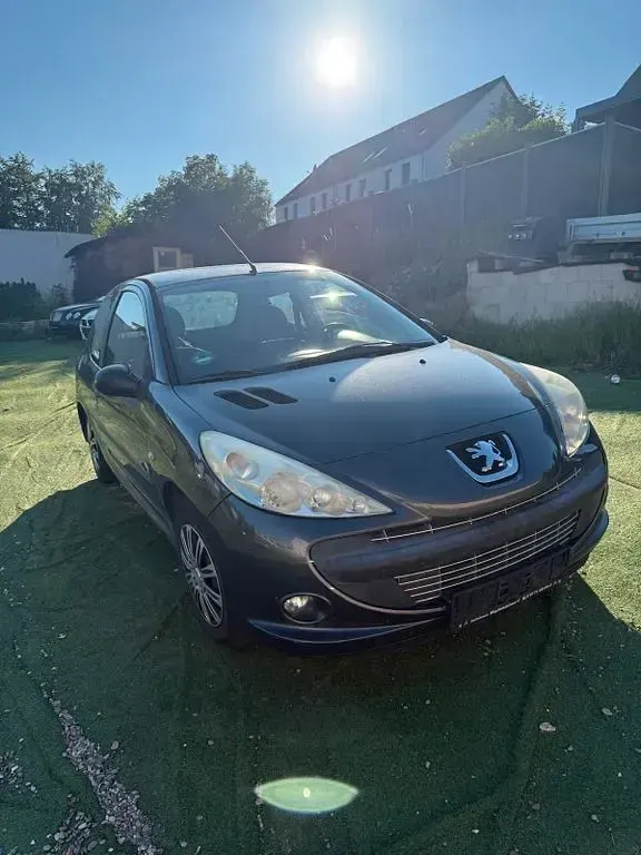 Gebraucht Peugeot 206+ 73 PS (53 kW) 2012 Grau Kleinwagen