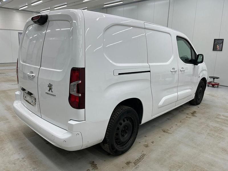 Gebraucht Peugeot Partner 131 PS (96 kW) 2021 Weiß Van / Kleinbus