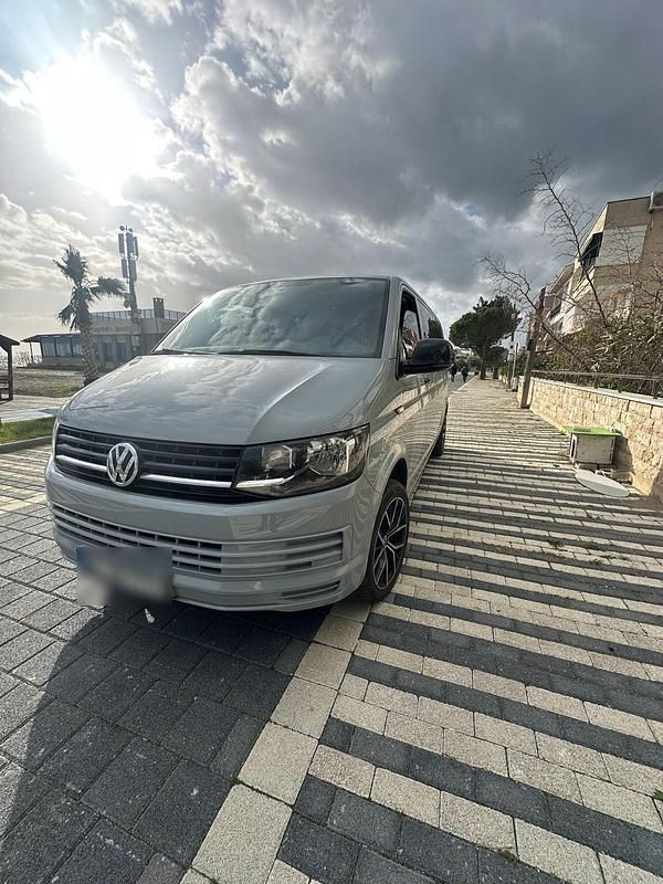 Gebraucht VW Caravelle 2018 Grau Van / Kleinbus