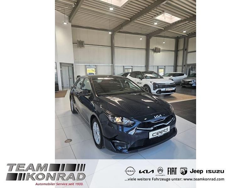 Schwarz Neu 2025 Kia Ceed Limousine | 22.990 € (Guter Preis) - Bild 1/4