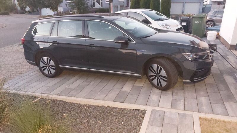 Grau Gebraucht 2021 VW Passat GTE Kombi | 20.900 € (Fairer Preis) - Bild 1/4