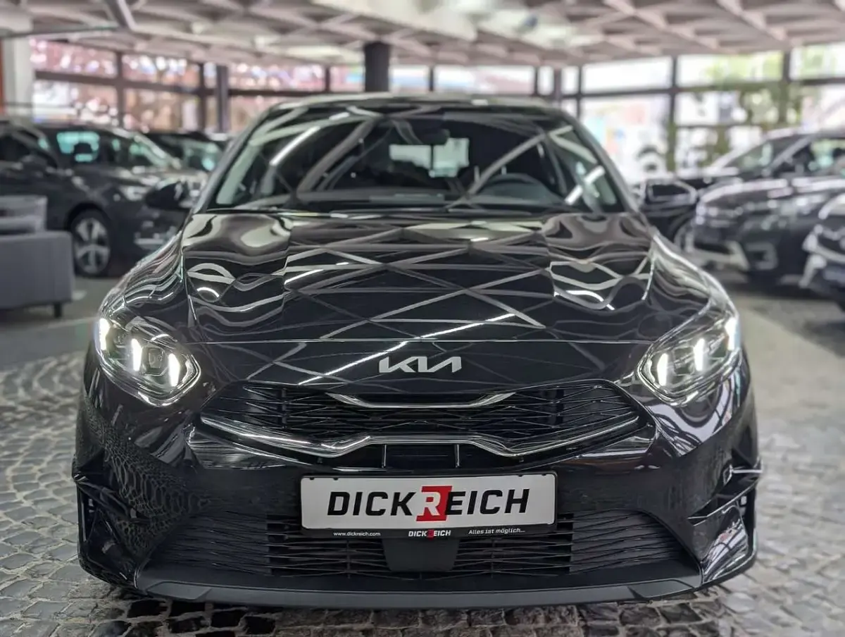 Używany Kia Ceed Style 140 KM (102 kW) 2025 Czarny Hatchback