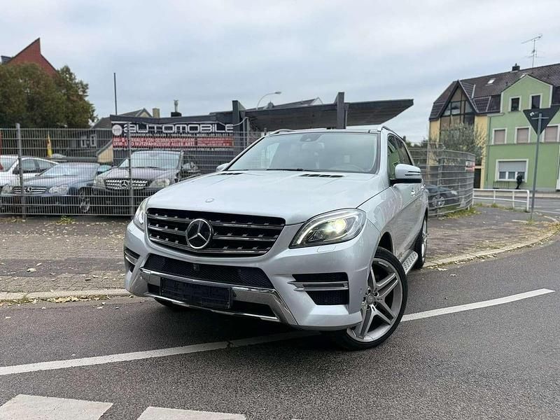 Silber Gebraucht 2014 Mercedes ML350 AMG SUV | 18.990 € (Fairer Preis) - Bild 1/4