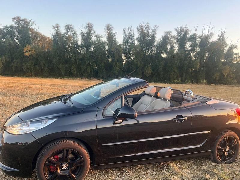 Schwarz Gebraucht 2008 Peugeot 207 CC Filou Cabrio | 4.900 € (Fairer Preis) - Bild 1/4