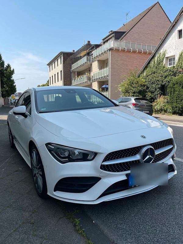 Weiß Gebraucht 2021 Mercedes CLA180 Limousine | 29.500 € - Bild 1/4
