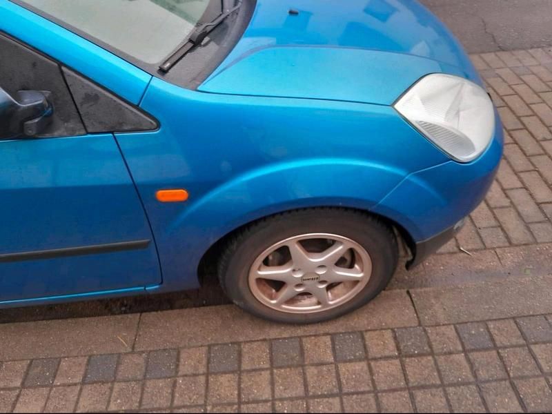 Gebraucht Ford Fiesta 101 PS (74 kW) 2005 Blau Limousine