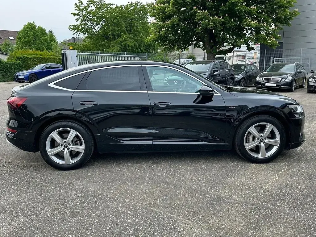 Gebraucht Audi e-tron Sportback 300 kW (408 PS) 2021 Mythosschwarz metallic SUV