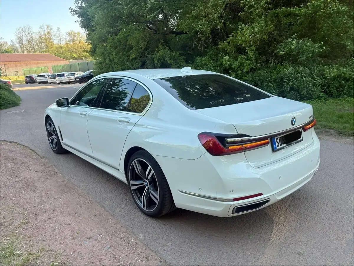 Gebraucht BMW 730 265 PS (194 kW) 2020 Weiß Limousine