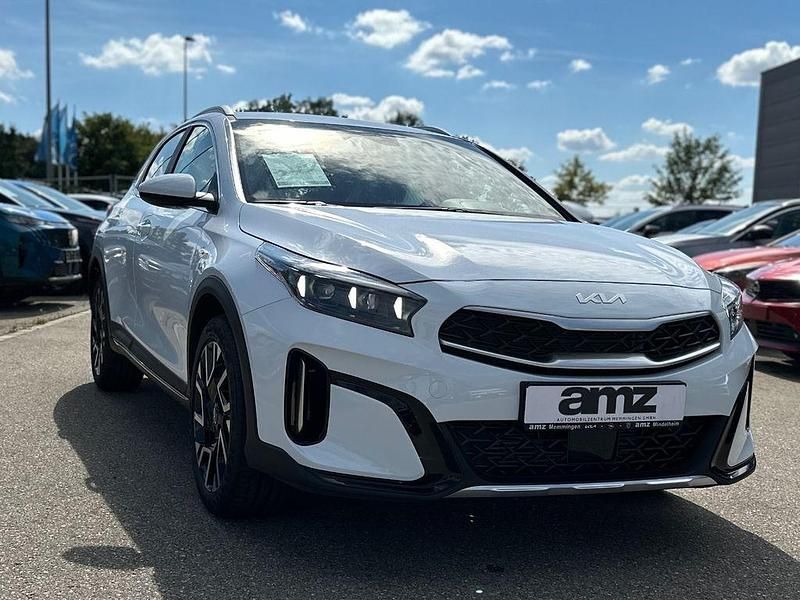 Neu Kia XCeed Vision 101 PS (74 kW) 2025 Deluxe weiß perleffekt metalli SUV