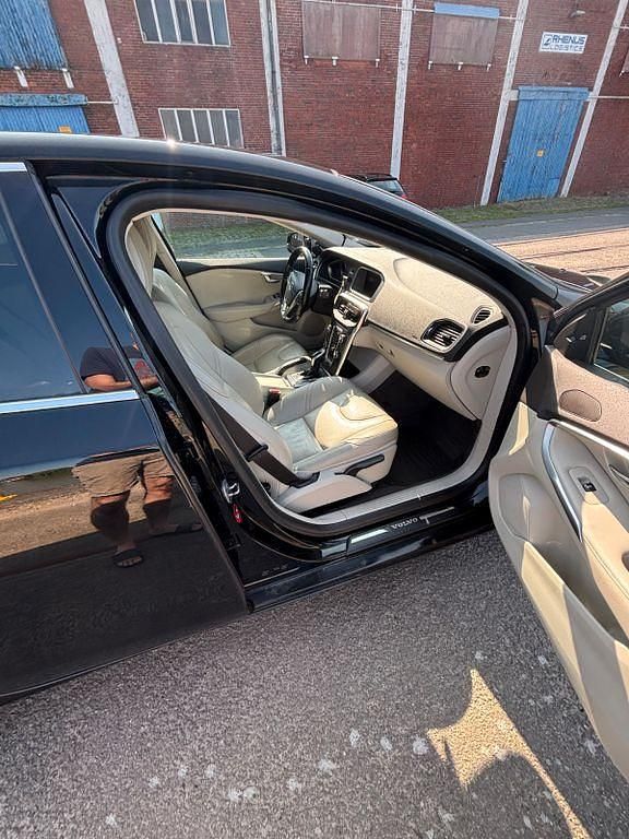 Gebraucht Volvo V40 150 PS (110 kW) 2014 Schwarz Limousine