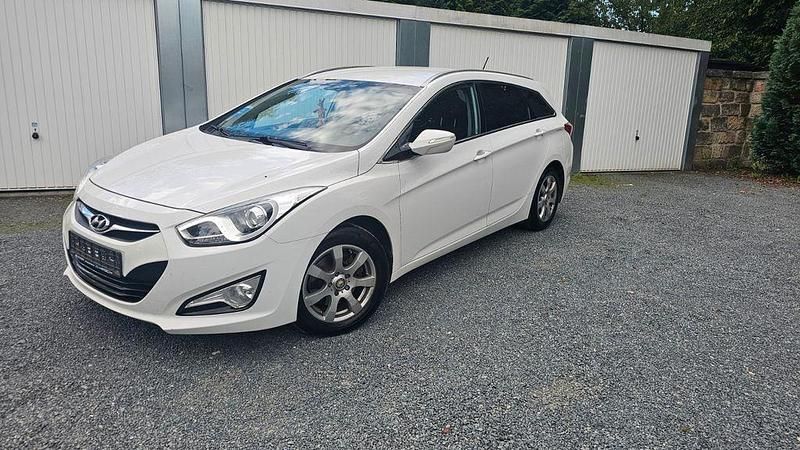 Weiß Gebraucht 2015 Hyundai i40 Edition Kombi | 8.200 € (Fairer Preis) - Bild 1/4
