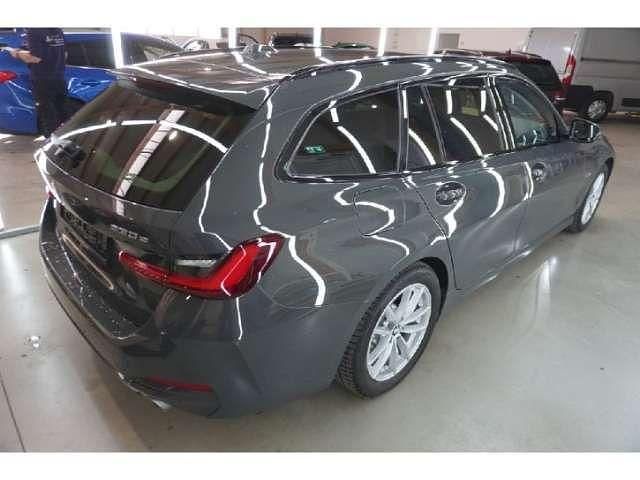 Gebraucht BMW 330e Sport Line 292 PS (214 kW) 2022 Grau Kombi