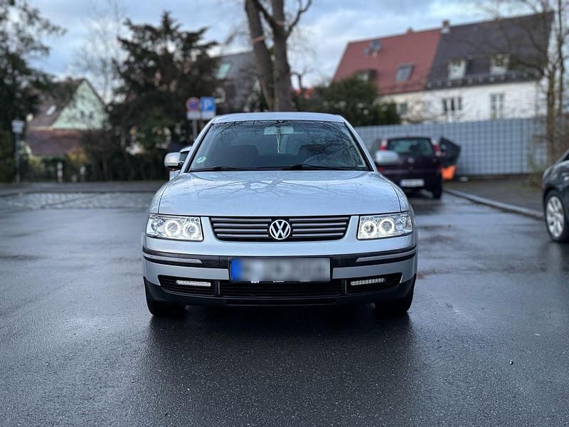 Usata VW Passat 116 CV (85 kW) 2000 Argento Berlina