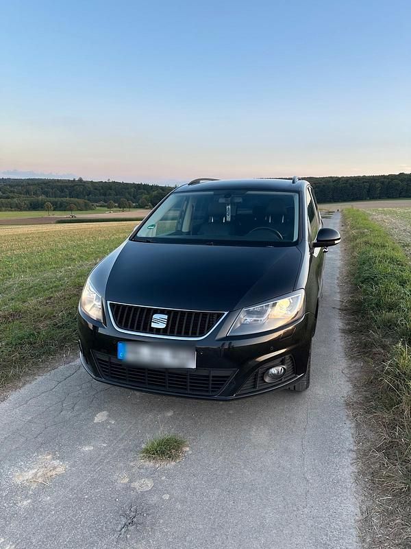 Schwarz Gebraucht 2011 Seat Alhambra Van / Kleinbus | 11.999 € (Teuer) - Bild 1/4