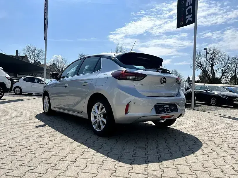 Używany Opel Corsa Elegance 101 KM (74 kW) 2022 Srebrny Hatchback