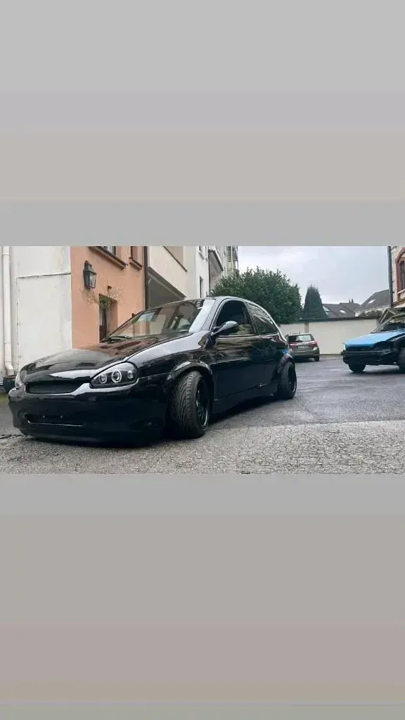 Second-hand Opel Corsa 90 CP (66 kW) 1995 Negru Hatchback
