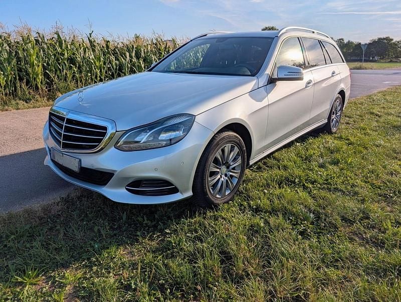Silber Gebraucht 2014 Mercedes E220 Edition Kombi | 16.700 € (Teuer) - Bild 1/4