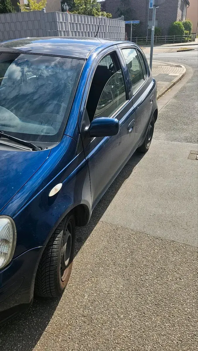 Gebraucht Toyota Yaris 75 PS (55 kW) 2004 Blau Kleinwagen