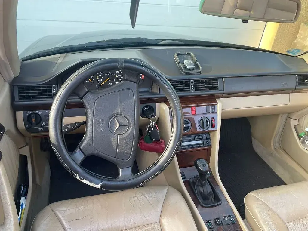 Occasion Mercedes E200 136 ch (100 kW) 1994 Noir Cabriolet