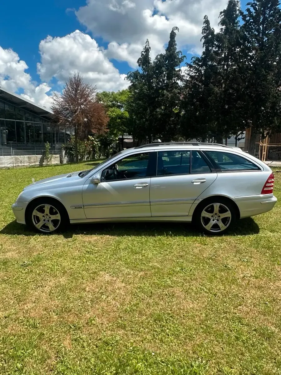 Gebraucht Mercedes C320 224 PS (164 kW) 2005 Silber Kombi