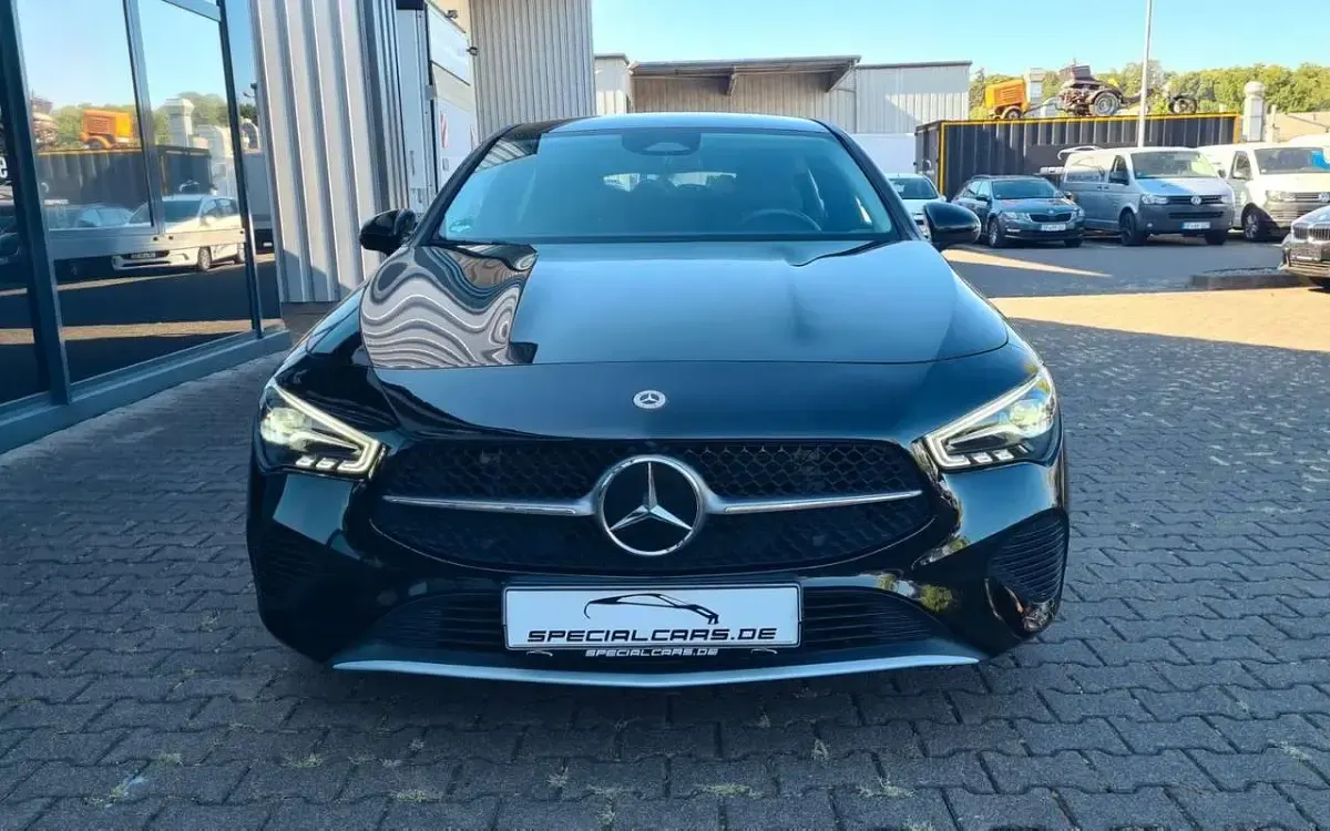 Gebraucht Mercedes CLA180 Premium 136 PS (100 kW) 2023 Nachtschwarz Coupé