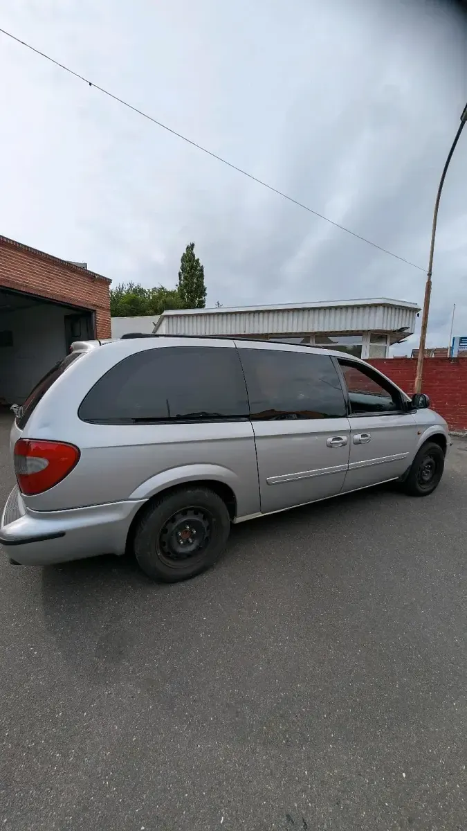 Gebraucht Chrysler Grand Voyager 150 PS (110 kW) 2005 Silber Van / Kleinbus