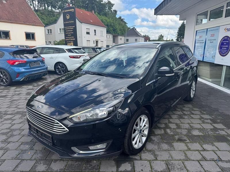 Schwarz Gebraucht 2015 Ford Focus Titanium Limousine | 5.650 € (Fairer Preis) - Bild 1/4