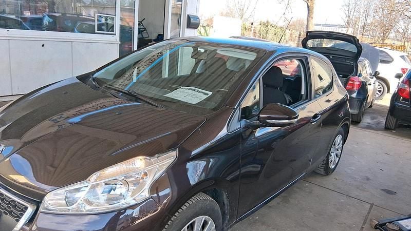 Gebraucht Peugeot 208 68 PS (50 kW) 2013 Violet Kleinwagen