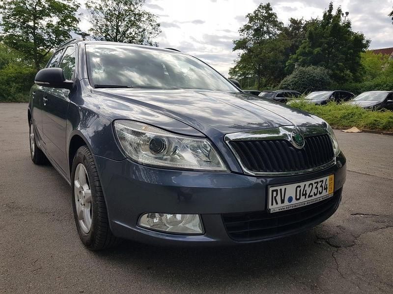 Gebraucht Skoda Octavia Ambition 122 PS (89 kW) 2011 Grau Kombi