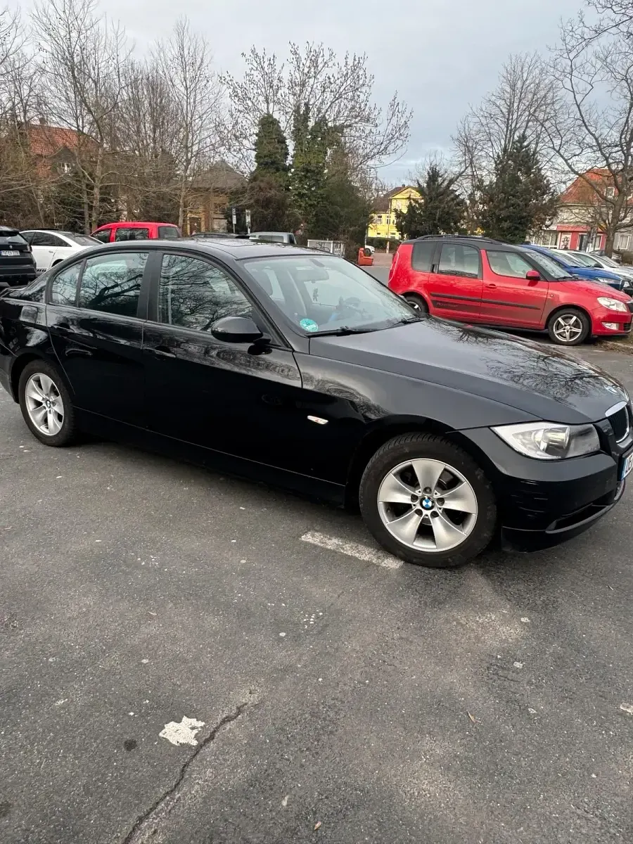 Gebraucht BMW 318 129 PS (94 kW) 2007 Schwarz Limousine