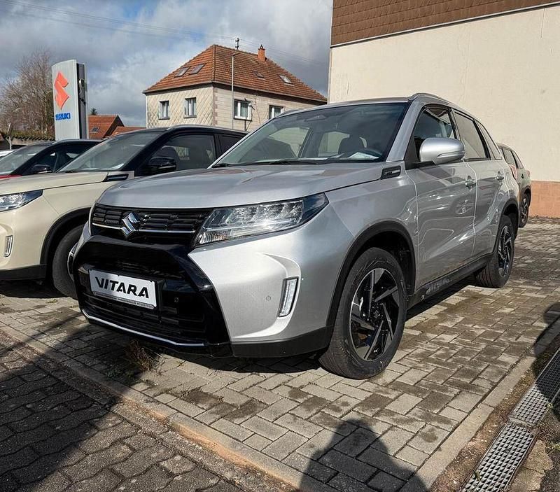 Neu Suzuki Vitara Comfort+ 129 PS (94 kW) 2025 Silber SUV