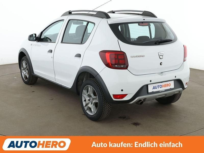 Gebraucht Dacia Sandero Prestige 90 PS (66 kW) 2017 Weiß Kleinwagen