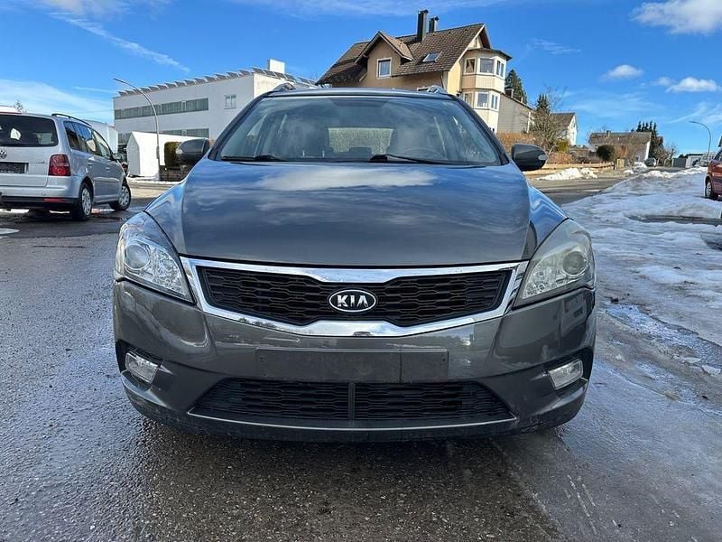 Gebraucht Kia Ceed Spirit 86 PS (63 kW) 2011 Grau Kleinwagen