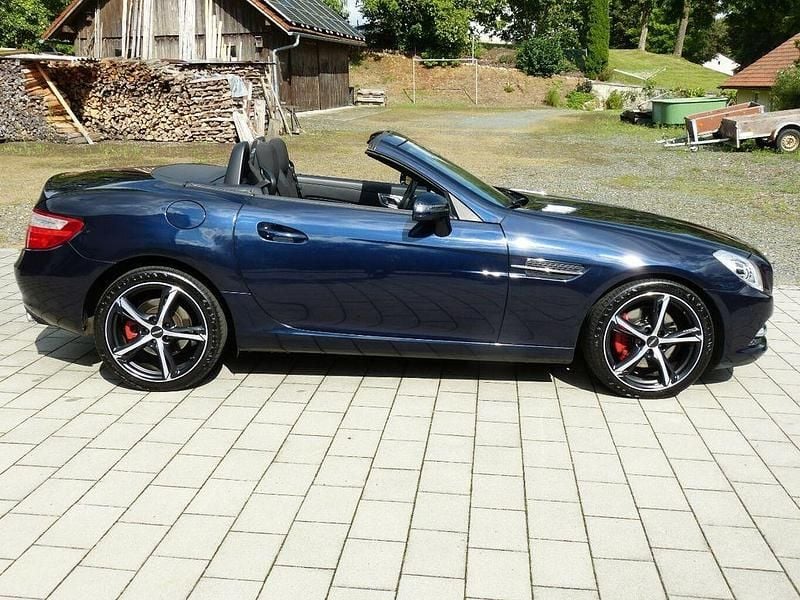 Gebraucht Mercedes SLK250 204 PS (150 kW) 2011 Blau Cabrio