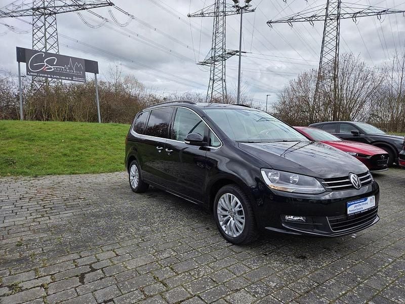 Gebraucht VW Sharan Comfortline 150 PS (110 kW) 2022 Schwarz Van / Kleinbus