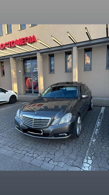 Gebraucht Mercedes E350 231 PS (169 kW) 2009 Grau Limousine