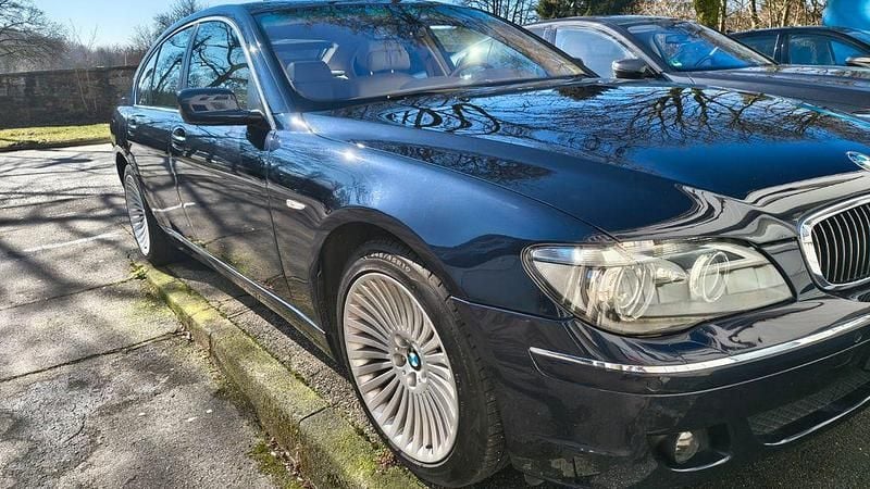 Gebraucht BMW 750 367 PS (269 kW) 2006 Blau Limousine