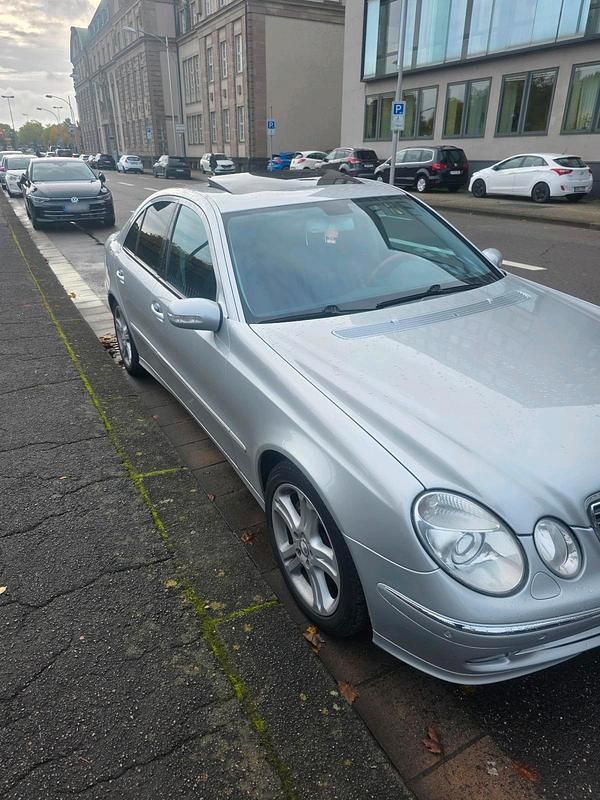 Gebraucht Mercedes E350 Avantgarde 272 PS (200 kW) 2005 Silber Limousine