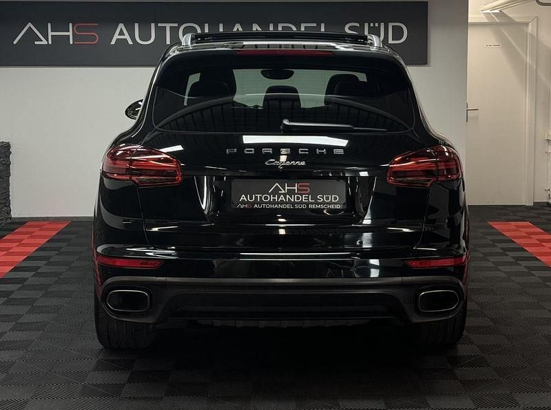 Second-hand Porsche Cayenne 262 CP (192 kW) 2016 Negru SUV