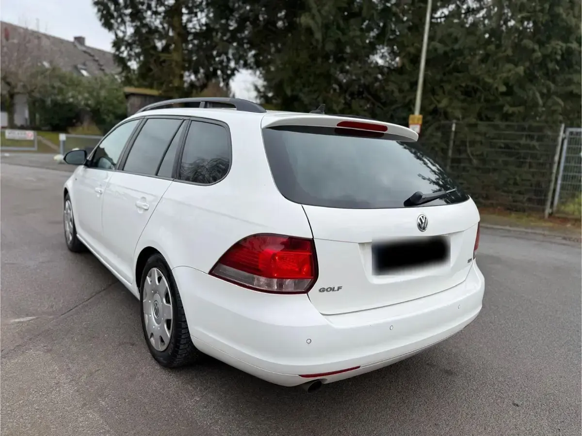 Używany VW Golf VII Match 105 KM (77 kW) 2012 Biały Kombi