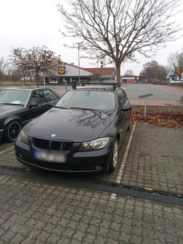 Gebraucht BMW 320 163 PS (119 kW) 2007 Blau Limousine