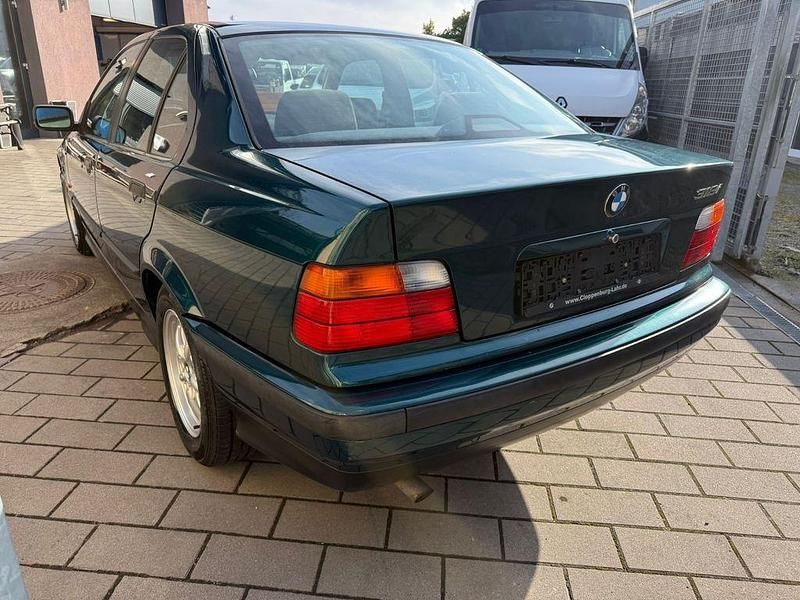 Używany BMW 318 116 KM (85 kW) 1997 Zielony Sedan/Limuzyna