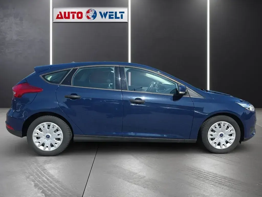 Gebraucht Ford Focus Ambiente 86 PS (63 kW) 2017 Blau Limousine