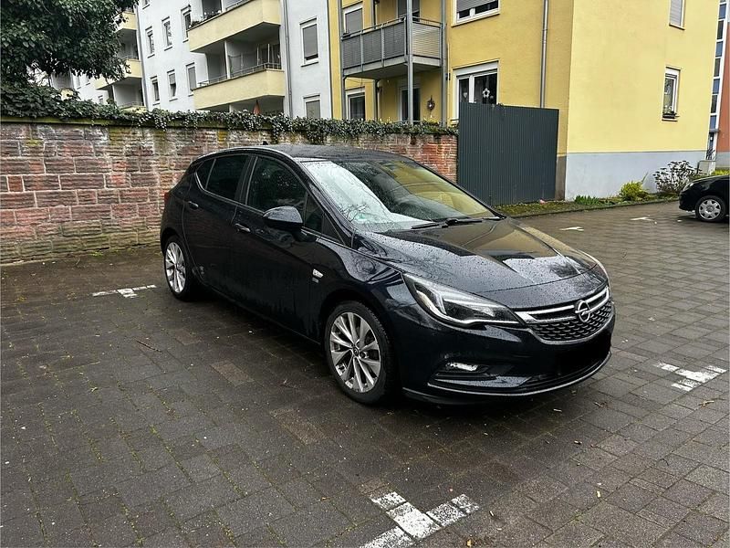 Gebraucht Opel Astra 105 PS (77 kW) 2019 Schwarz Kleinwagen